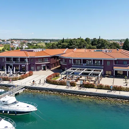 Boutique Nautica - & Wellness, Free Parking, Pet Friendly 호텔 Novigrad Istria